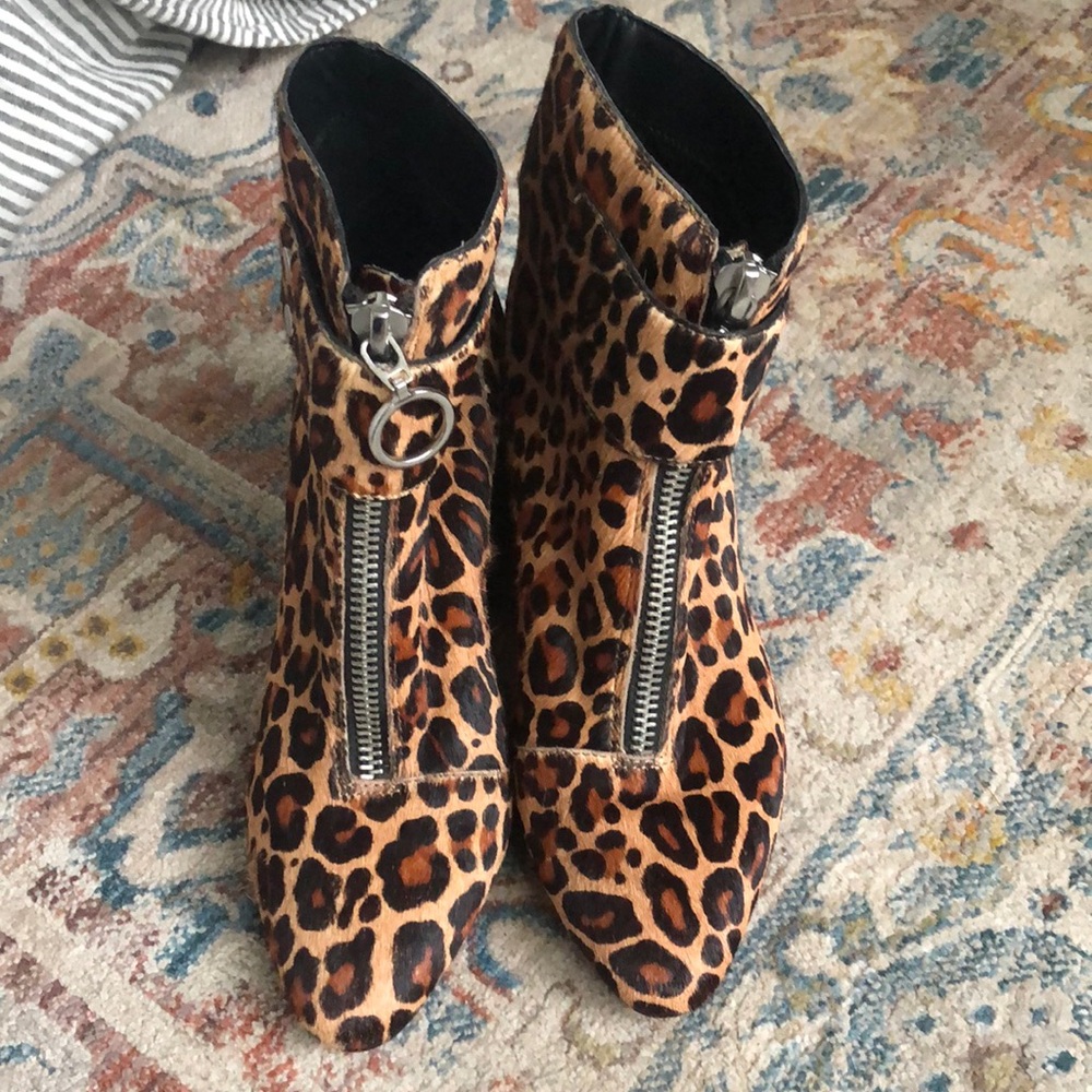 Dolce Vita Leopard Print Calf Hair Zip Front Block Heel Booties Size 8.5 - Picture 2 of 6